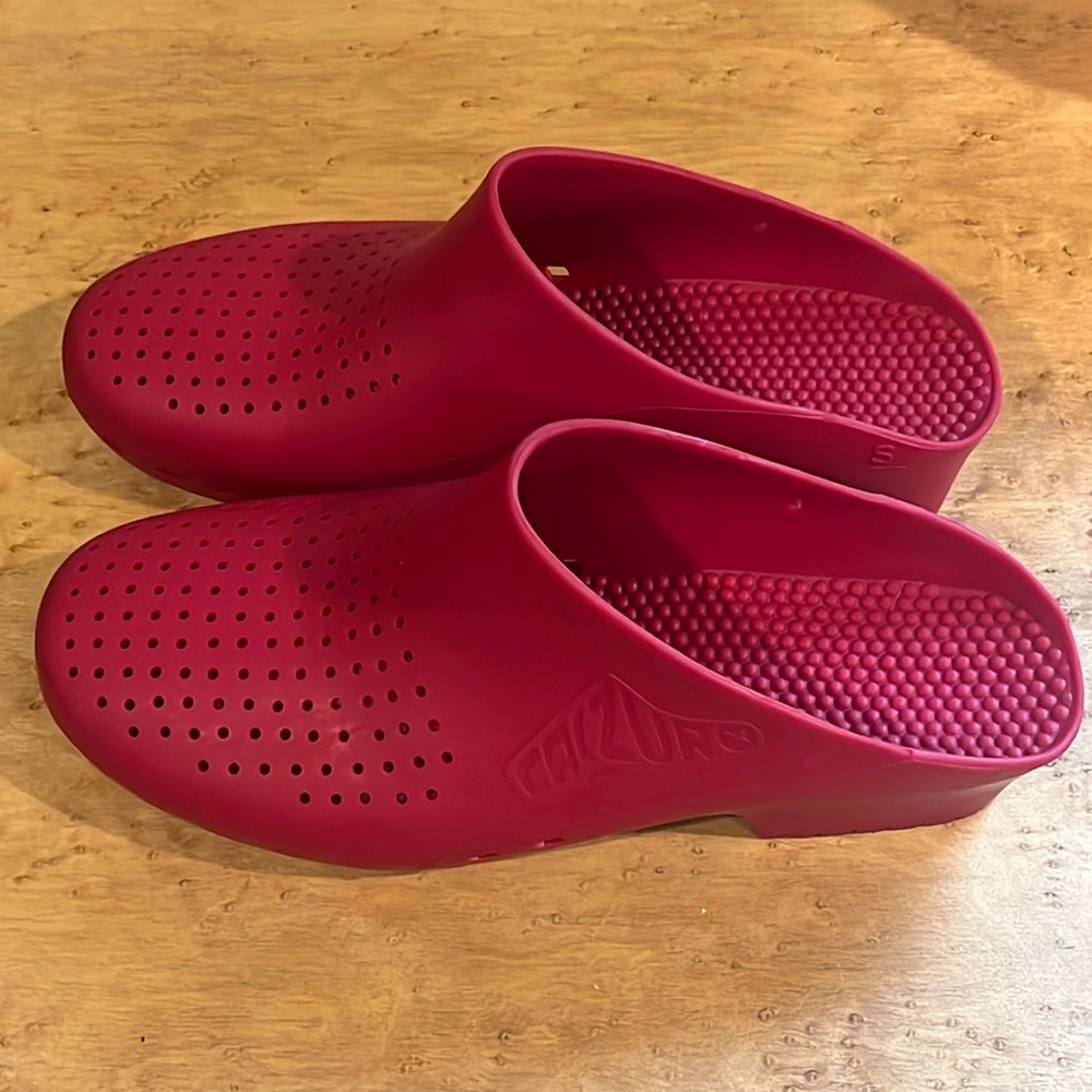 Calzuro Classic Clog w/ Holes - EU 42-43 - US Mens 10/Womens 12